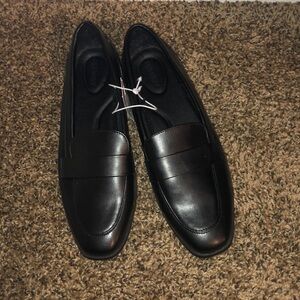 NWT Old Navy City Loafer in color Blackjack in a size 9